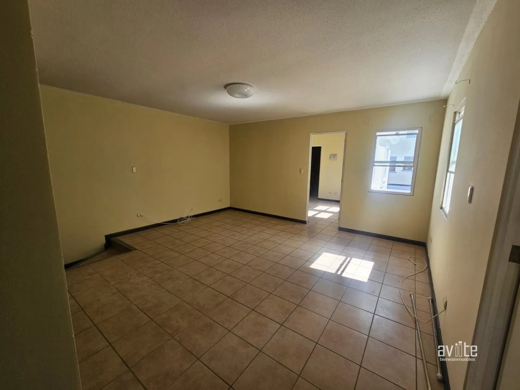 Condado Naranjo, casa Navarra dentro de Alameda Norte   Q2,750,000 - 3