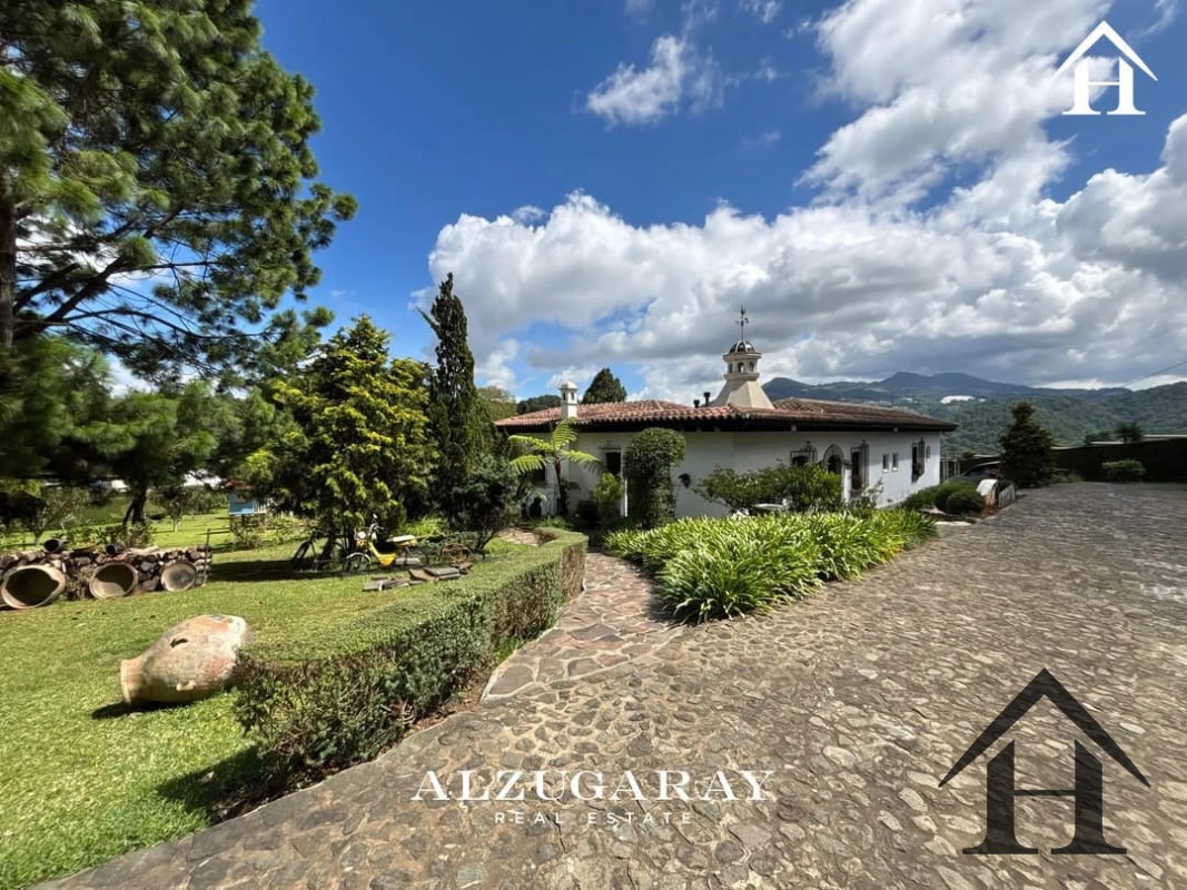 casa espectacular 8,865 Vrs2 San Lucas Sacatepequez - 1
