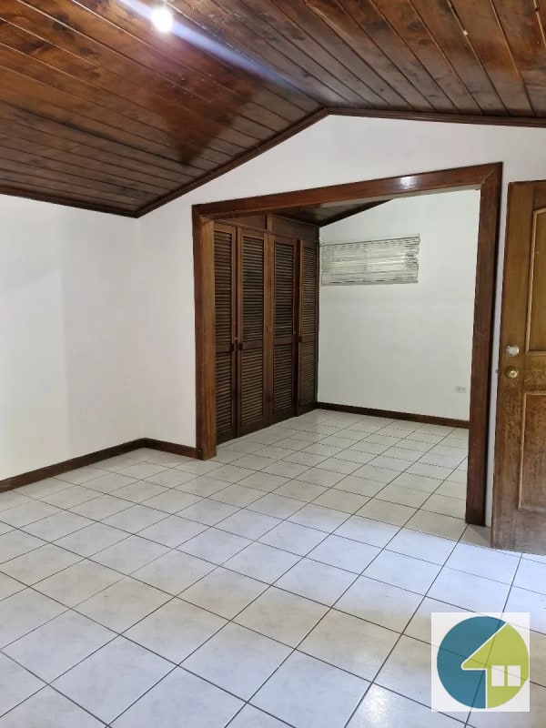 Amplia casa en alquiler km 25 CAES - 12