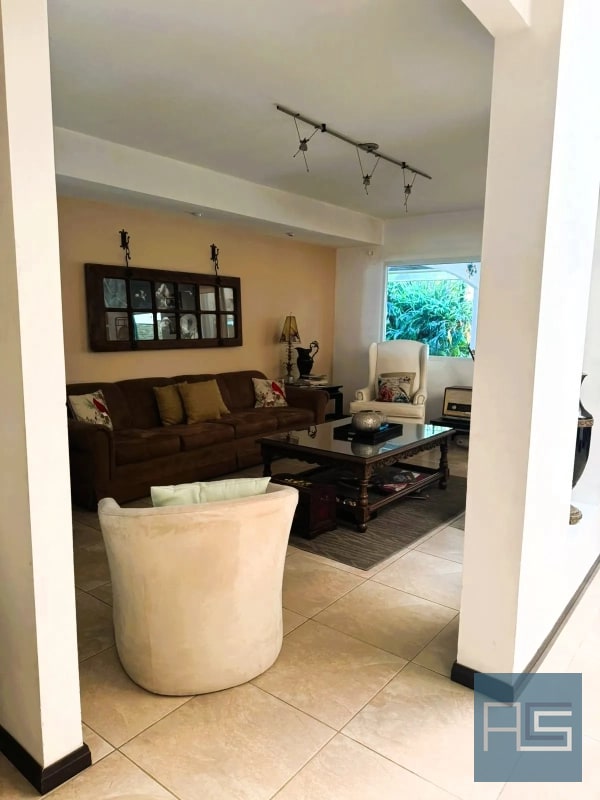 *Casa amplia de 4 hab en VENTA, La Fontana 2, Carretera a El Salvador* - 16