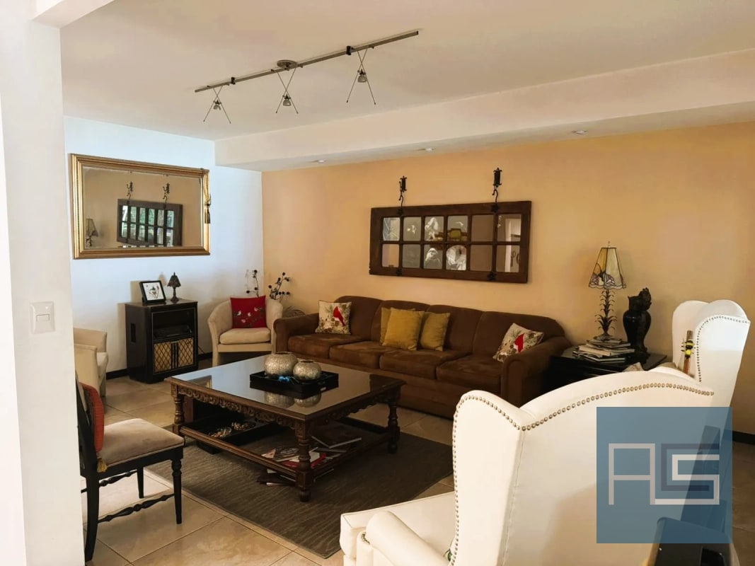 *Casa amplia de 4 hab en VENTA,  La Fontana 2, Carretera a El Salvador* - 15
