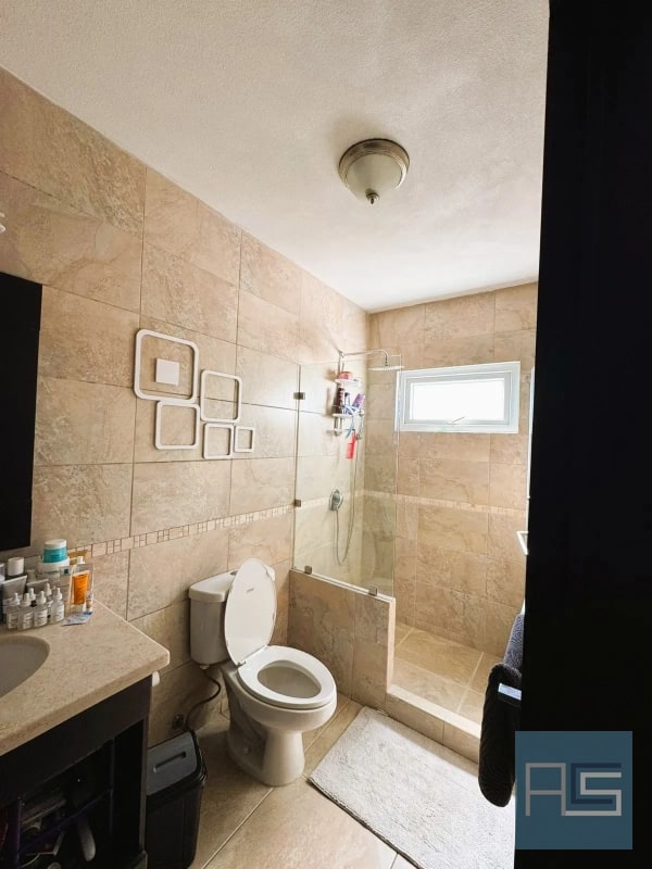 *Casa amplia de 4 hab en VENTA,  La Fontana 2, Carretera a El Salvador* - 9