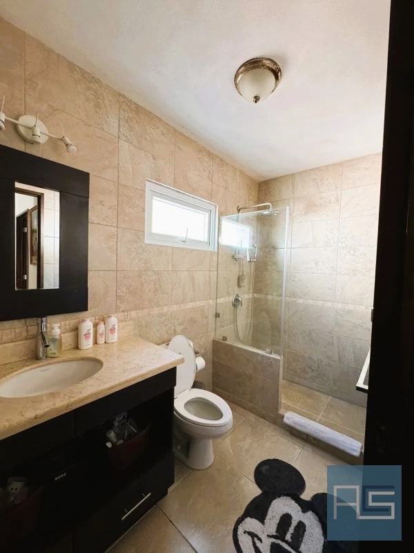*Casa amplia de 4 hab en VENTA,  La Fontana 2, Carretera a El Salvador* - 6