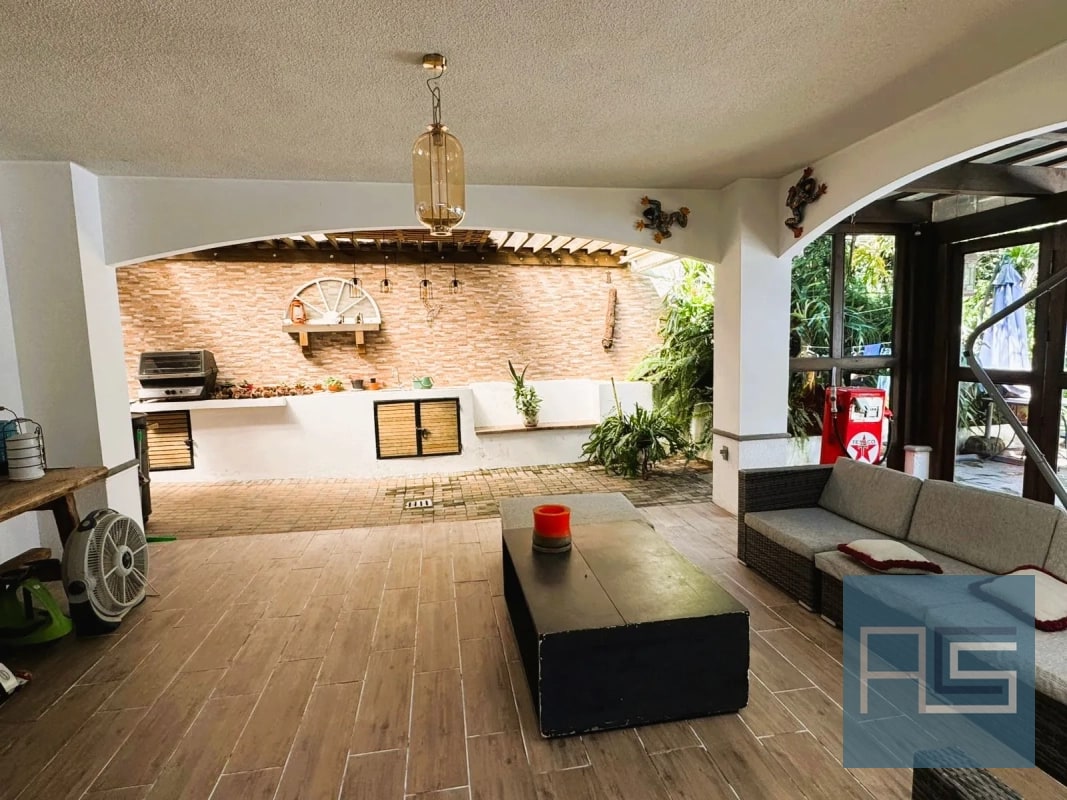 *Casa amplia de 4 hab en VENTA,  La Fontana 2, Carretera a El Salvador* - 4