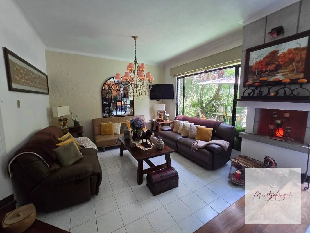 CASA EN VENTA EN ZONA 10 - 13