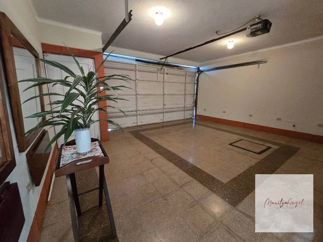 CASA EN VENTA EN ZONA 10 - 6