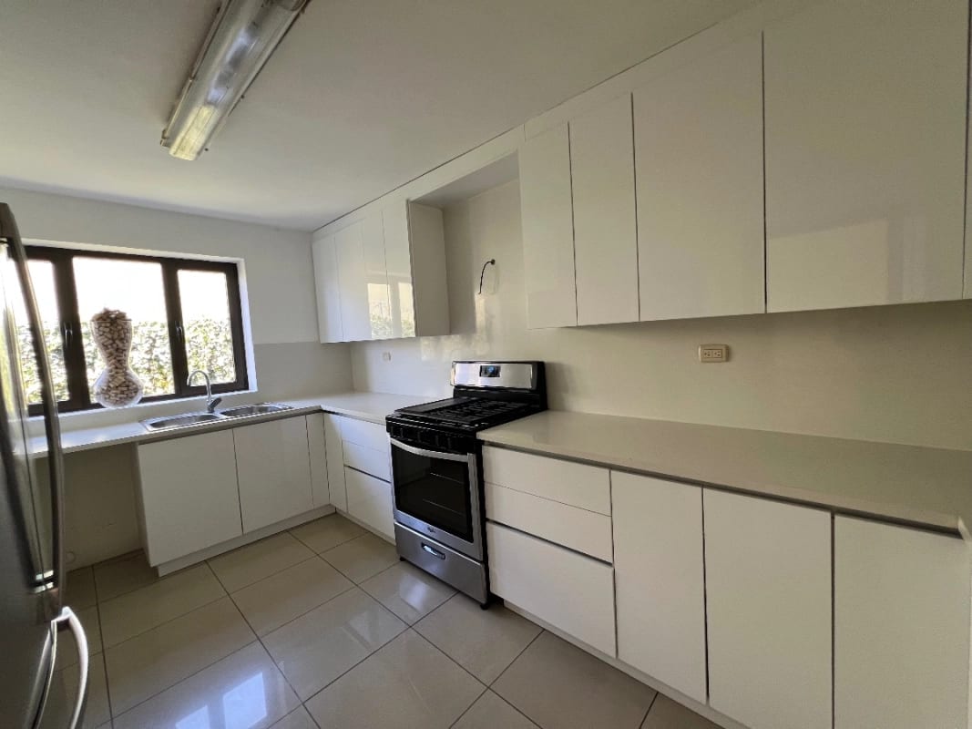 CASA VENTA A PASOS DE MINUTO MUXBAL, EL CARMEN, CONDOMINIO PRIVADO 9 CASAS, 4 DORMITORIOS CADA UNO C BAÑO 390 MTS $525,000 — Casa en Venta en Muxbal, Guatemala, Ciudad — foto 7 de 13