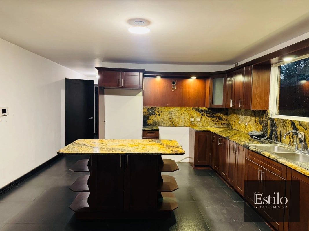 CASA EN VENTA CONDOMINIO COLINAS DE CASTEL - 1
