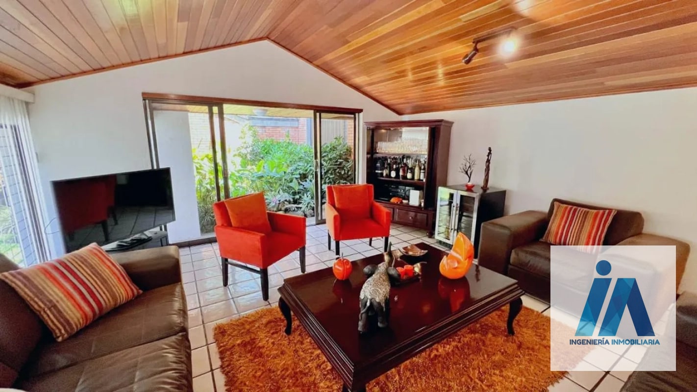 CASA EN VENTA📍Área residencial, Zona 15 por San Lázaro | Fuera de garita - 12