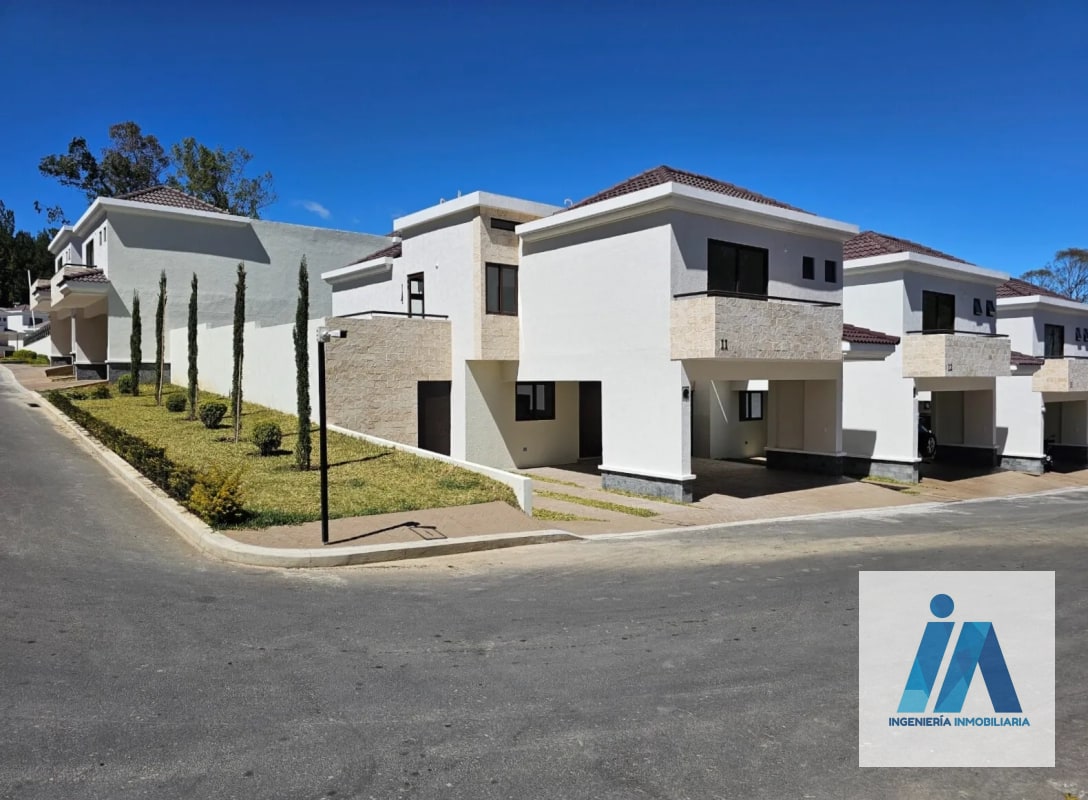 CASA EN VENTA📍Prados de Fraijanes, Km. 21.5 Carretera a Fraijanes Descubre esta espectacular residencia - 1