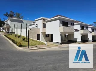 CASA EN VENTA📍Prados de Fraijanes, Km. 21.5 Carretera a Fraijanes  Descubre esta espectacular residencia — Casa en Venta en Fraijanes, Carretera a El Salvador, Guatemala, Ciudad — miniatura 1 de 11