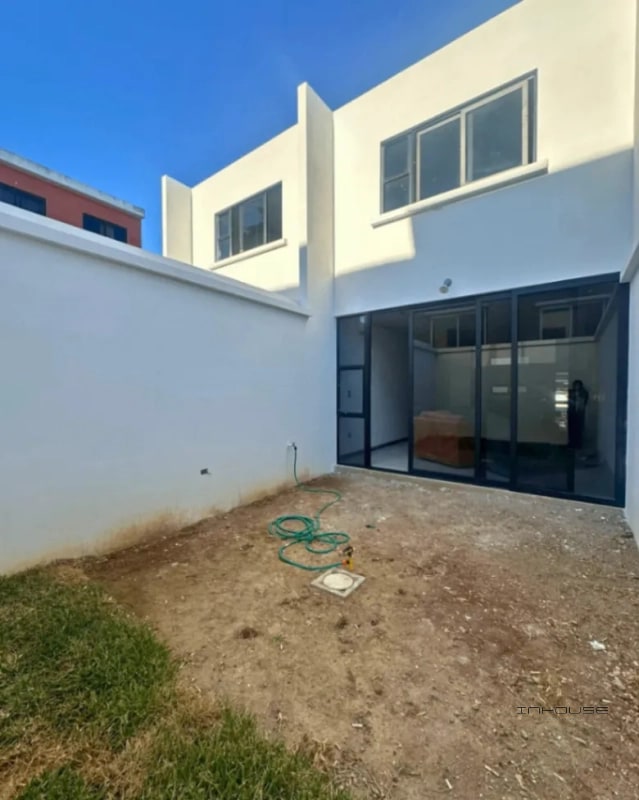 CASA EN VENTA EN ZONA 16 PARA ESTRENAR - 9