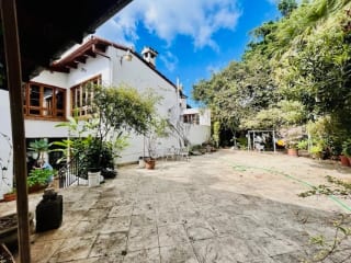 Zona 14 La Villa Vendo casa adentro garita para vivienda u oficinas — Casa en Venta en Zona 14, Guatemala, Ciudad — miniatura 1 de 8