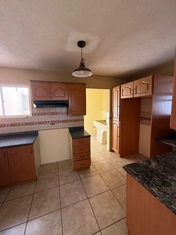 Residencia carretera el salvador km 17.5 / ADA — Casa en Venta en Arrazola II, Carretera a El Salvador, Guatemala, Ciudad — foto 4 de 7