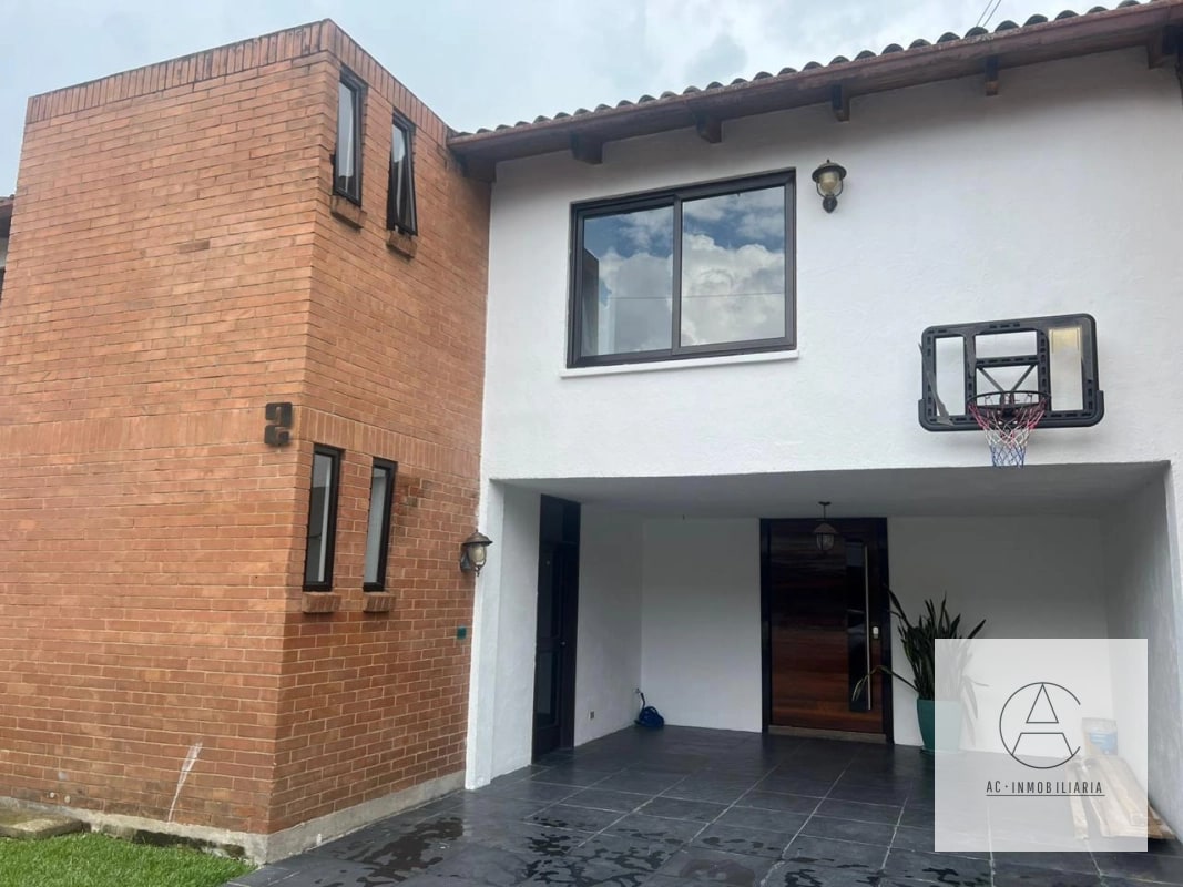 Casa en venta zona 10, Cortijo Santa Fe - 1