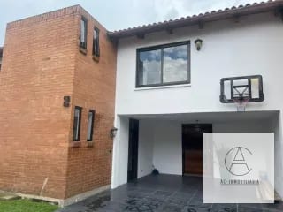 Casa en venta zona 10, Cortijo Santa Fe — Casa en Venta en Zona 10, Guatemala, Ciudad — miniatura 1 de 15