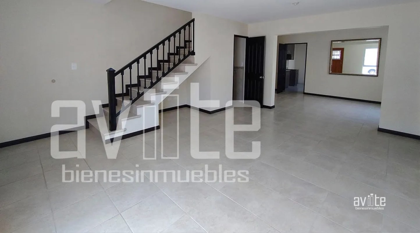 CONDADO NARANJO: Casa tipo Real Navarra, dentro de Alameda Norte Q10,500 - 3