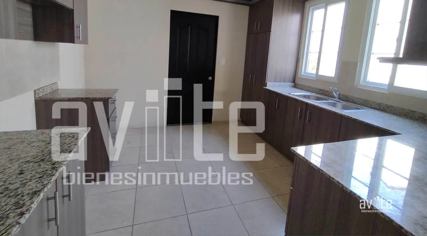 CONDADO NARANJO: Casa tipo Real Navarra, dentro de Alameda Norte Q10,500 - 2