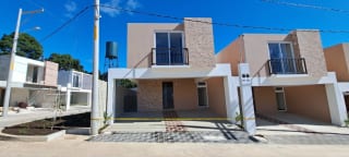 Casa en Venta en Altos de Village, Km. 25 CES — Casa en Venta en Carretera a El Salvador, Guatemala, Ciudad — miniatura 1 de 11