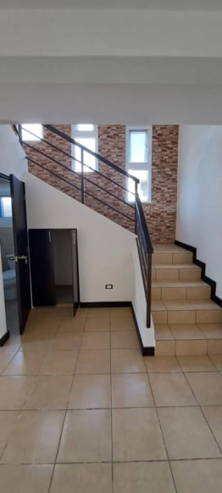 Casa en Venta en Altos de Village, Km. 25 CES — Casa en Venta en Carretera a El Salvador, Guatemala, Ciudad — miniatura 9 de 11