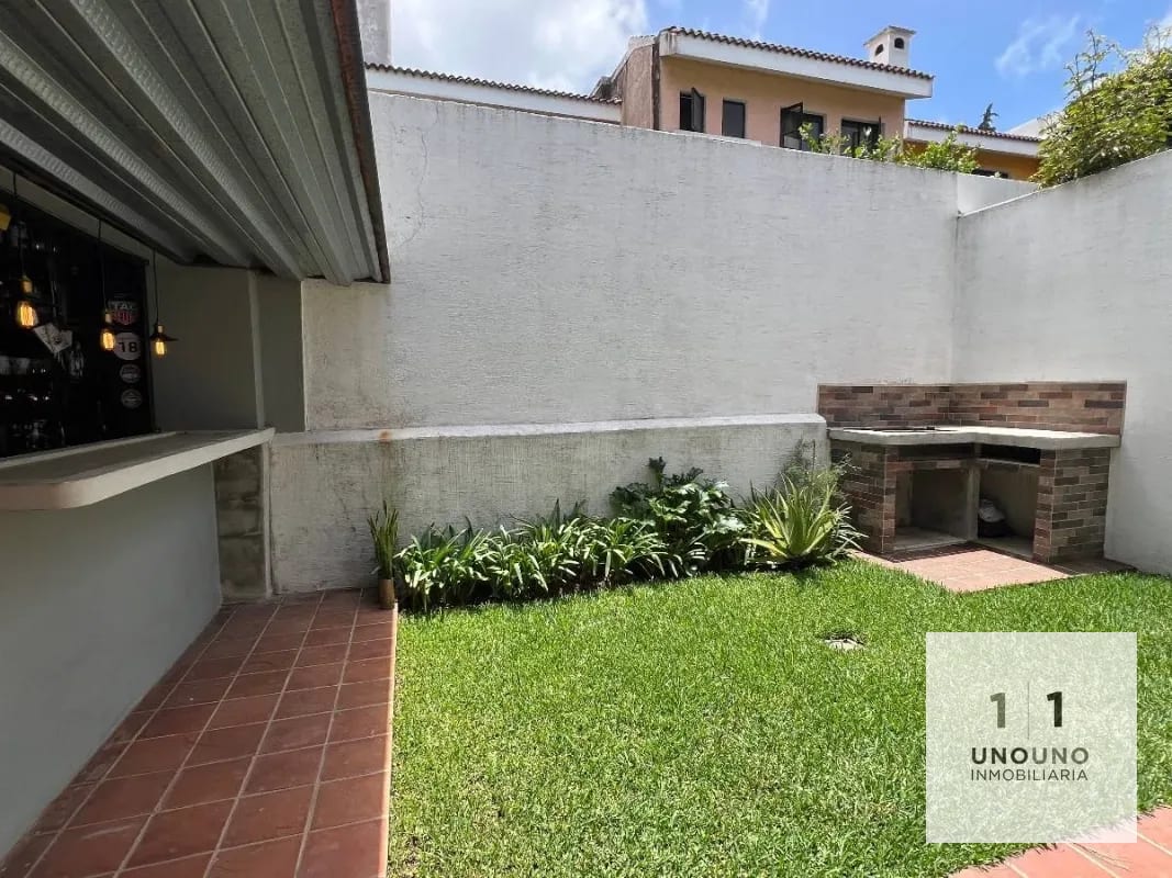 Casa en venta en Entrebosques, CAES — Casa en Venta en Carretera a El Salvador, Guatemala, Ciudad — foto 1 de 15