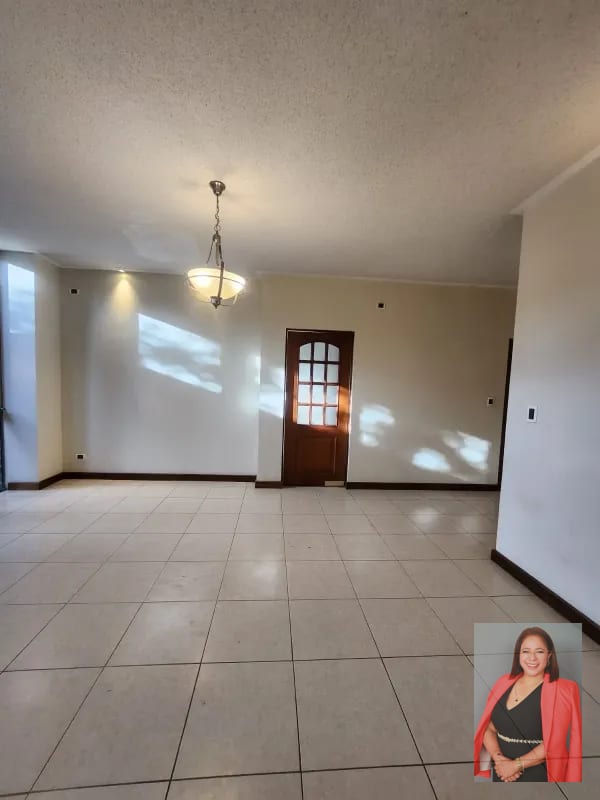 Amplia casa en venta en residencial Villas de Jacarandas de Cayala — Casa en Venta en Jacarandas de Cayalá, Zona 16, Guatemala, Ciudad — foto 10 de 17