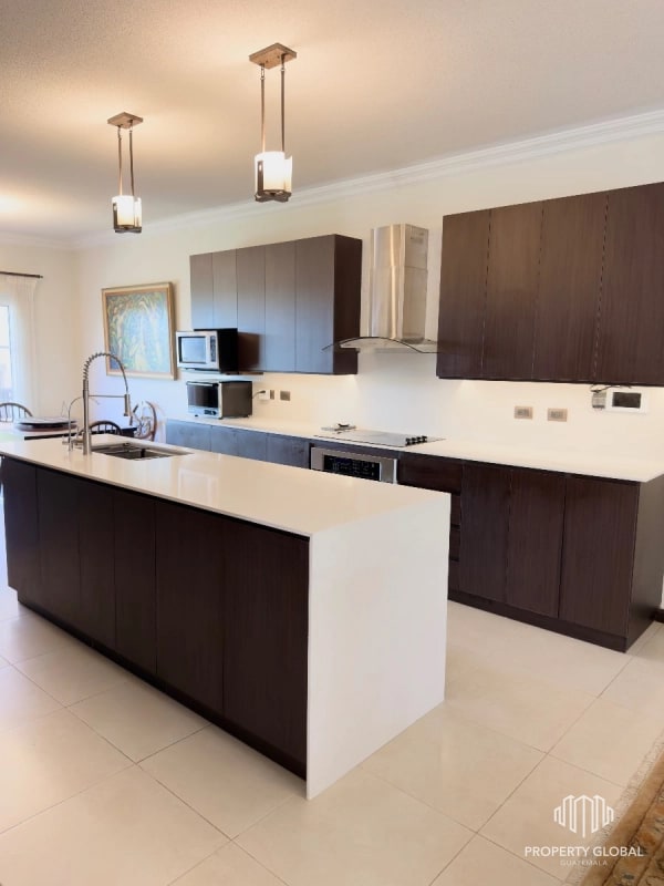 Casa en Venta en Residencial Jardines de San Isidro zona 16 - 8