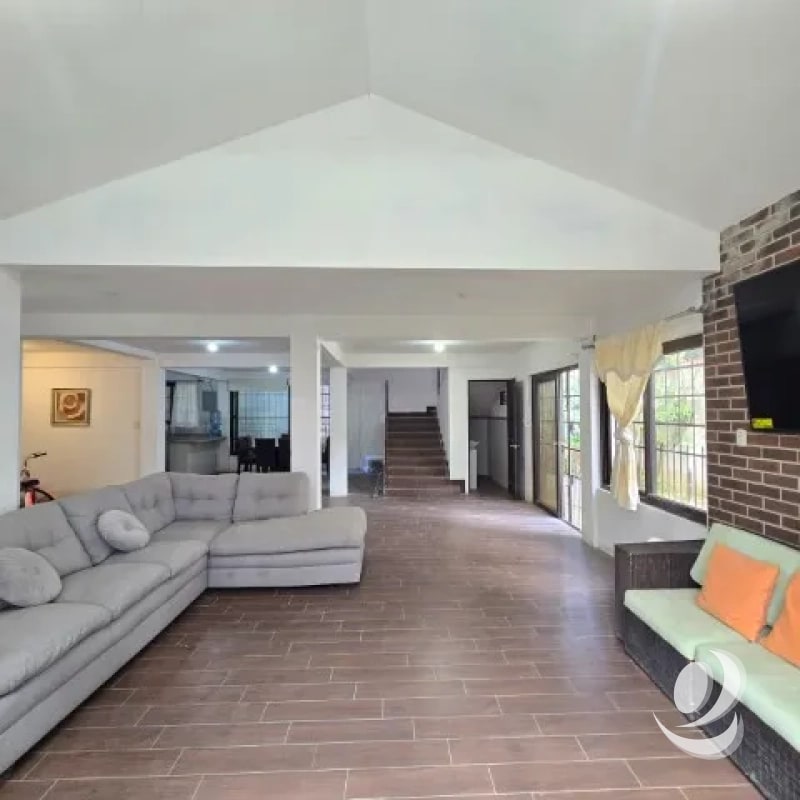 Casa con Jardín en Venta San Lucas Sacatepéquez - 16