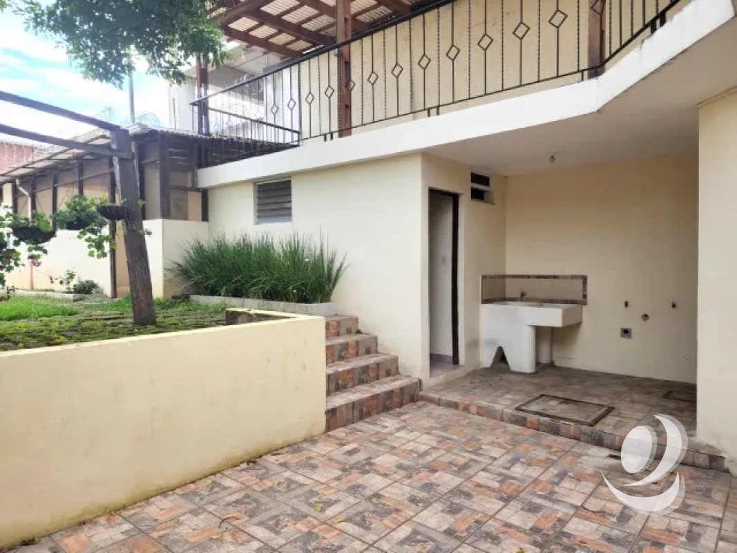 Casa en Venta fuera de garita, por Pinares - 4
