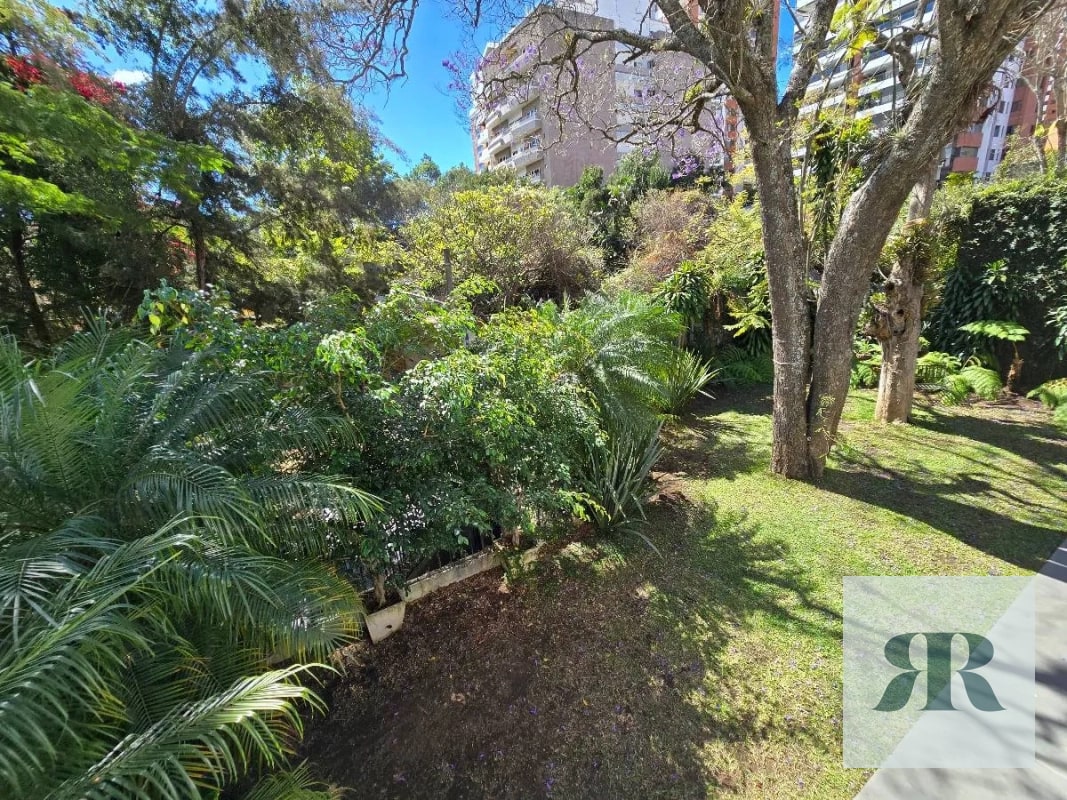 *Venta Casa Independiente, fuera de garita, recién remodelada en Zona 14 - 1