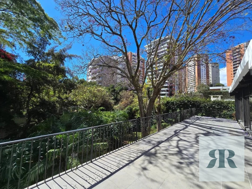 *Venta Casa Independiente, fuera de garita, recién remodelada en Zona 14 - 2