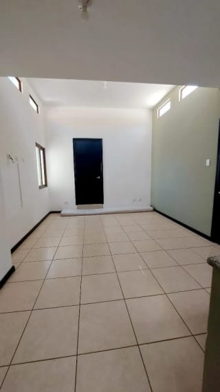 Alquilo casa Vistas de San Isidro de 3 Niveles — Casa en Alquiler en Vistas de San Isidro, Zona 16, Guatemala, Ciudad — miniatura 9 de 17