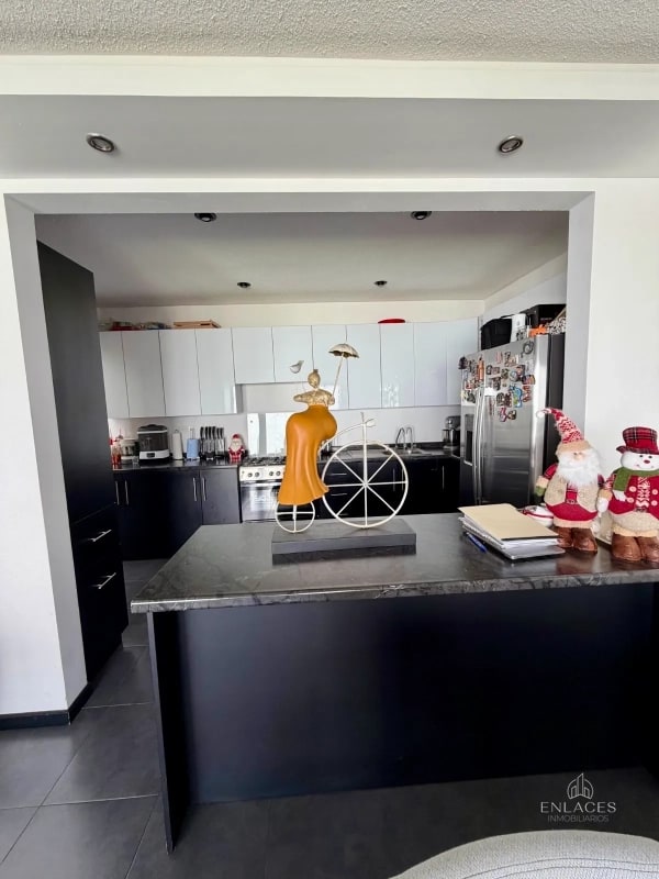 Zona 8 de Mixco • Casa en Renta • San Cristóbal • 3 habitaciones - 5