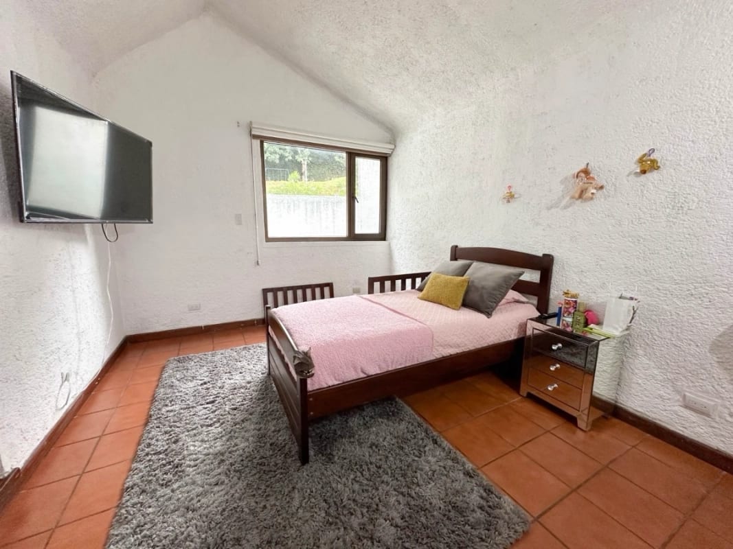 Venta amplia casa 4 Dormitorios Km 15.8 Carr. El Salvador | La Alhambra — Casa en Venta en km 11-15, Carretera a El Salvador, Guatemala, Ciudad — foto 4 de 11