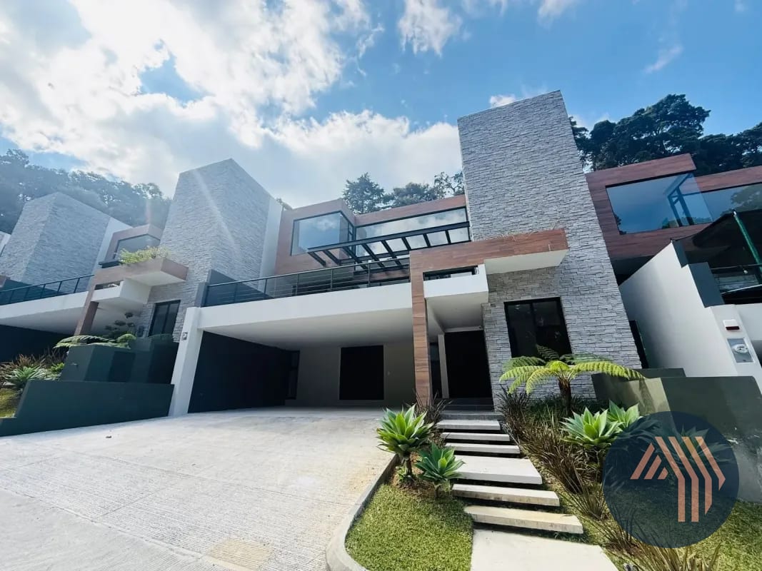 VENTA DE PRECIOSA CASA - ARAMA, SANTA CAT. PINULA — Casa en Venta en Santa Catarina Pinula, Guatemala, Ciudad — foto 1 de 16
