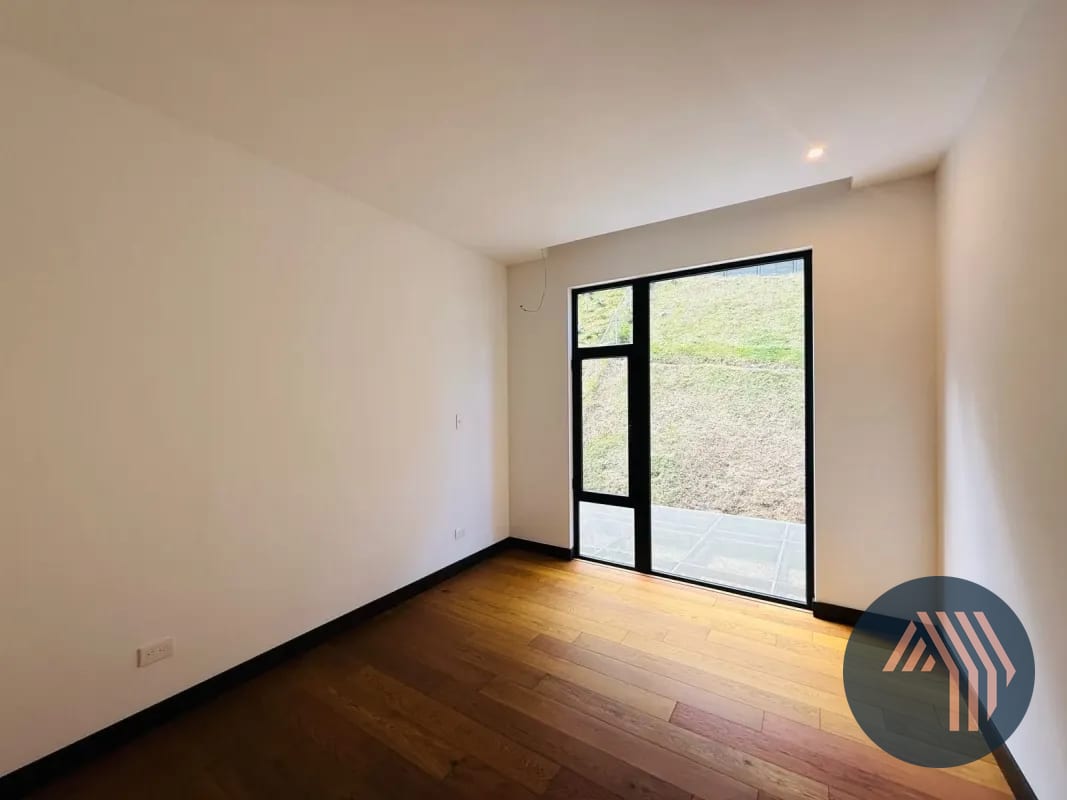 VENTA DE PRECIOSA CASA - ARAMA, SANTA CAT. PINULA — Casa en Venta en Santa Catarina Pinula, Guatemala, Ciudad — foto 12 de 16