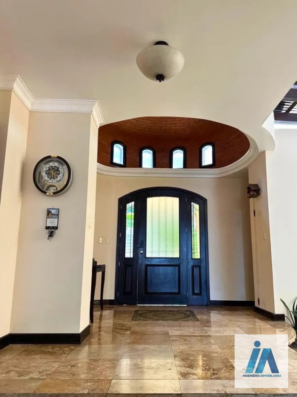 CASA EN VENTA📍Condominio El Encinal, Mixco Destaca por sus finos acabados - 17