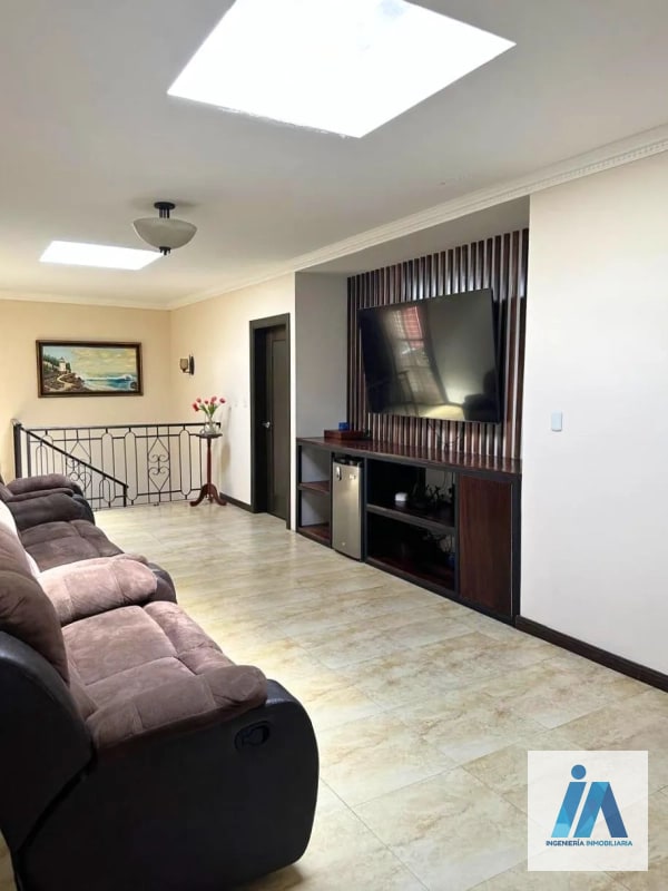 CASA EN VENTA📍Condominio El Encinal, Mixco Destaca por sus finos acabados - 8