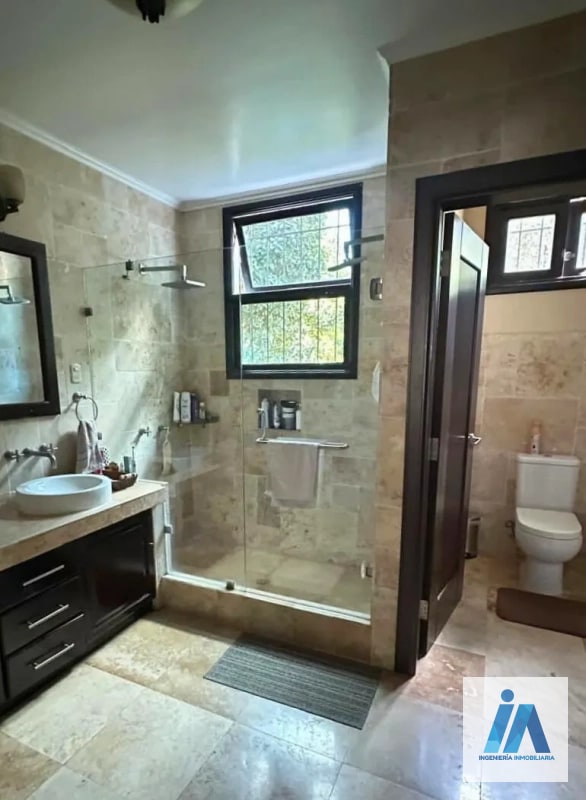 CASA EN VENTA📍Condominio El Encinal, Mixco Destaca por sus finos acabados - 7