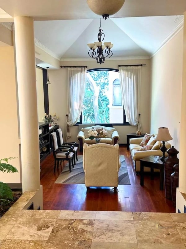 CASA EN VENTA – Condominio El Encinal, Mixco - 13