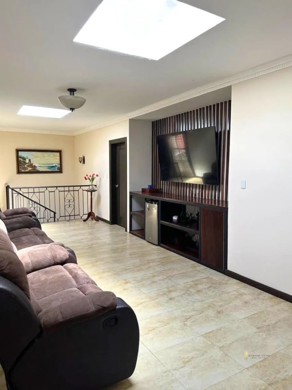 CASA EN VENTA – Condominio El Encinal, Mixco - 8