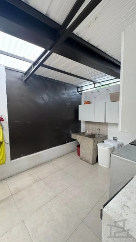 HERMOSA CASA EN VENTA San Cristóbal - Colonia Las Orquideas Sector A1 - A9. - 11