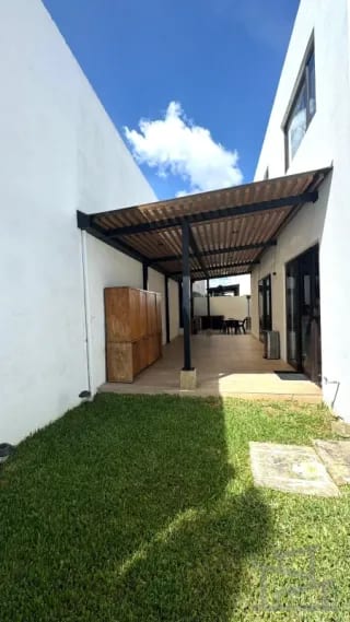 HERMOSA CASA EN VENTA San Cristóbal - Colonia Las Orquideas Sector A1 - A9. — Casa en Venta en Zona 8 Mixco, Guatemala, Ciudad — miniatura 2 de 17