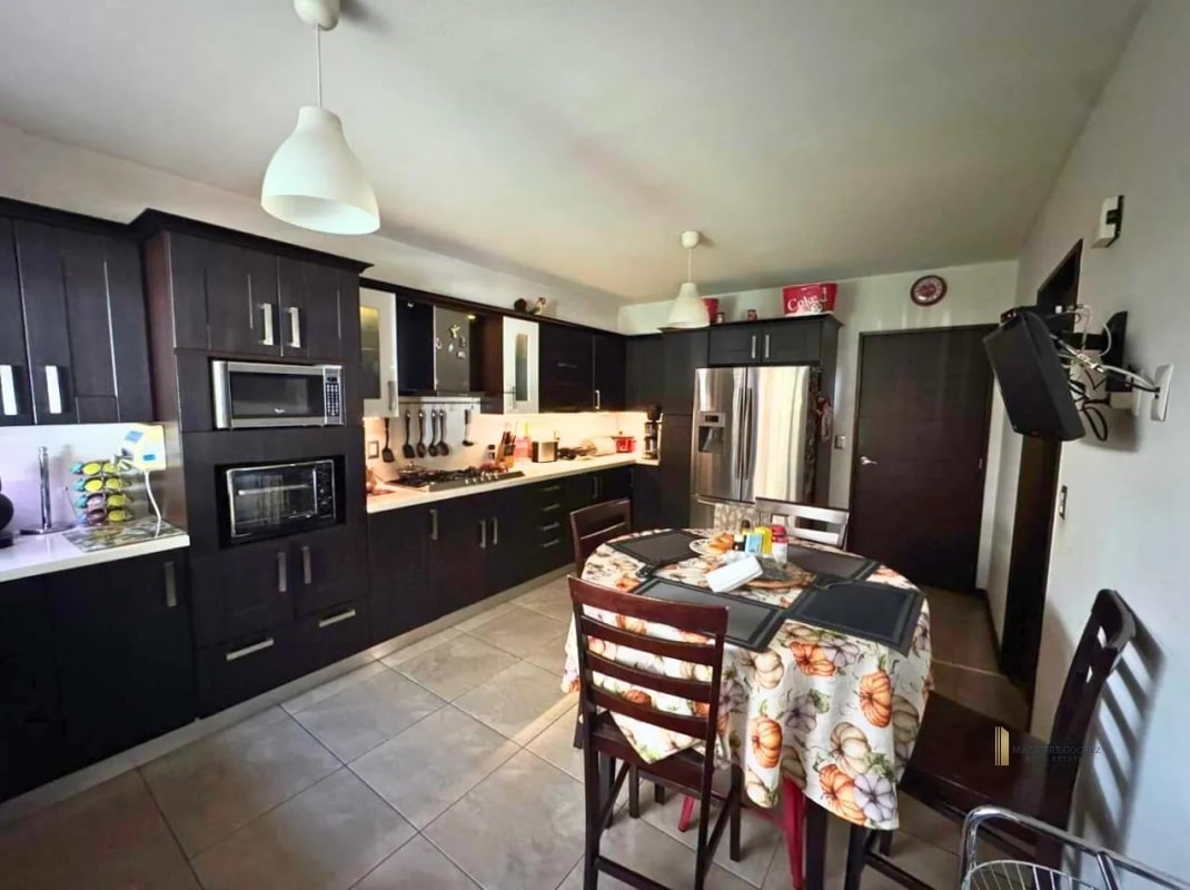 CASA EN VENTA – La Fontana 2, Carretera al Salvador Km. 25.5 - 10