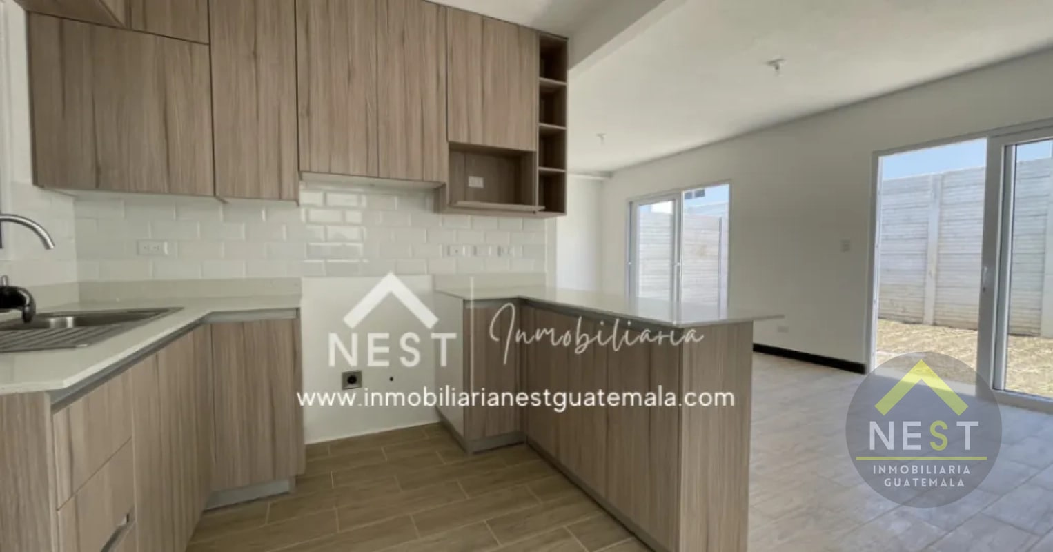 Casa nueva en renta con jardín | Bosques de Santa Elena - Km 26.5 CAES - 15