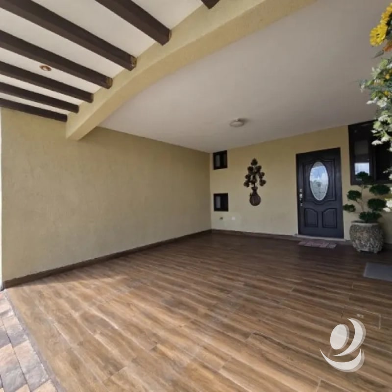 Casa en Venta Quintas Los Encinos Z.7 Mixco Sin Muebles - 1