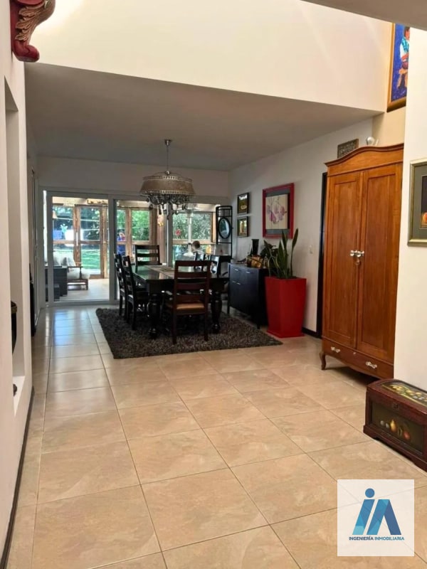 CASA EN VENTA📍La Fontana 2, Carretera al Salvador Km. 25.5 Esta impresionante residencia combina espacios diseñados para cada integrante de la familia - 11