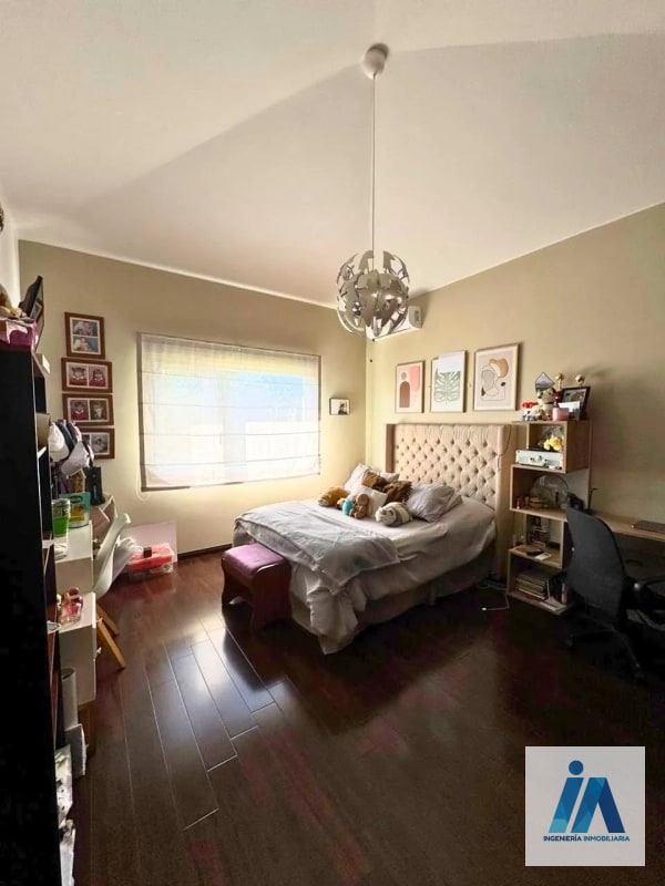 CASA EN VENTA📍La Fontana 2, Carretera al Salvador Km. 25.5 Esta impresionante residencia combina espacios diseñados para cada integrante de la familia - 6