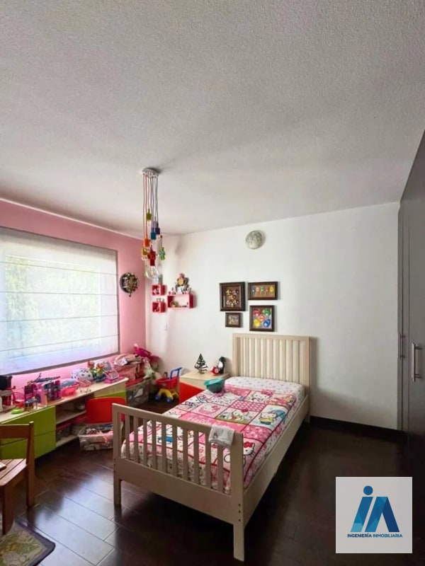 CASA EN VENTA📍La Fontana 2, Carretera al Salvador Km. 25.5 Esta impresionante residencia combina espacios diseñados para cada integrante de la familia - 5