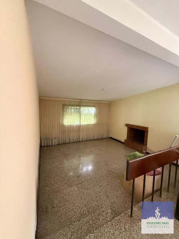 VENDO CASA DE 1 NIVEL CON JARDÍN, zona 16 - 7